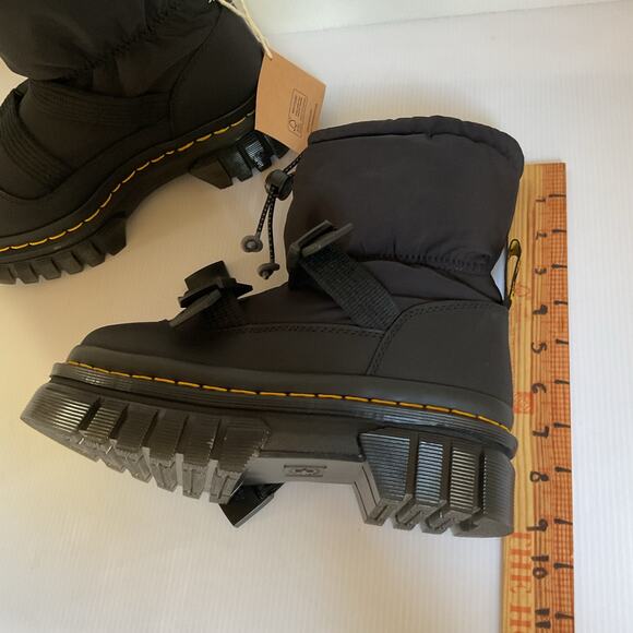 Dr. Martens Black Padded Winter Snow Boots Women’s Sz 7 Platform Waterproof NWT - Picture 10 of 10